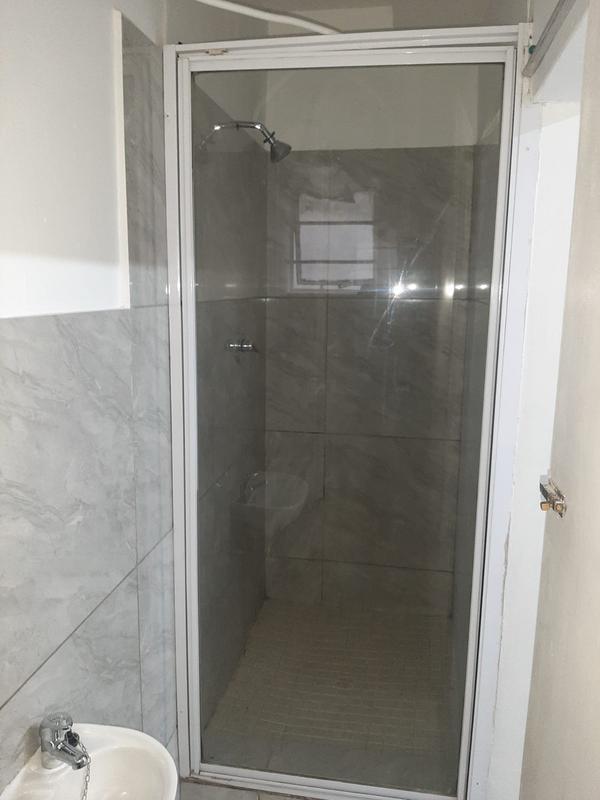 To Let 1 Bedroom Property for Rent in Goodwood Central Western Cape